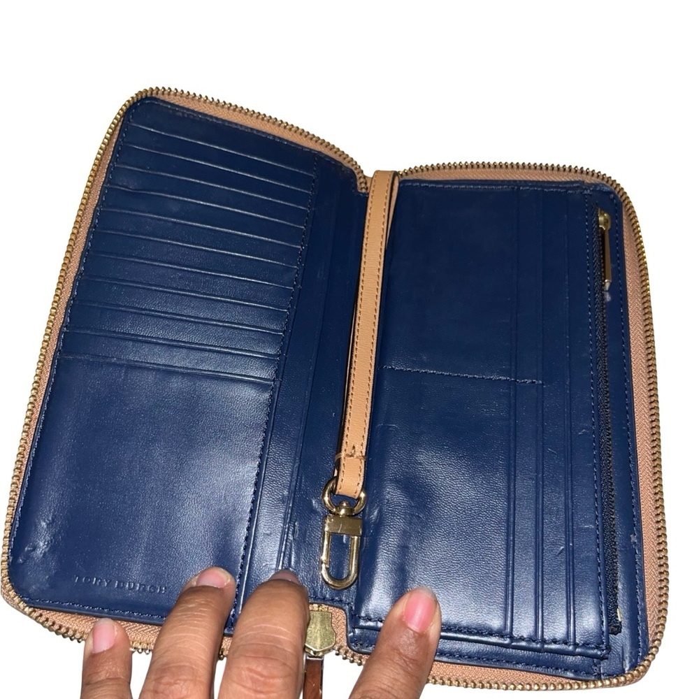 Tory Burch Robinson Tan Leather Wallet Wristlet - Picture 3 of 7